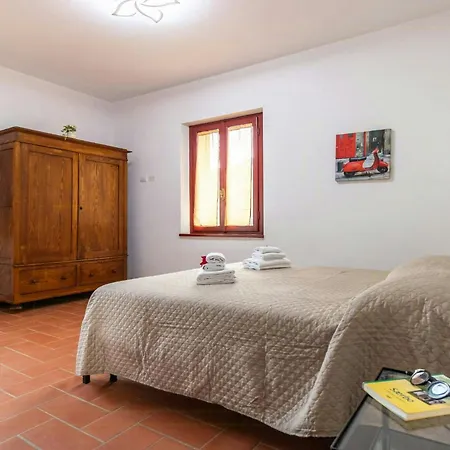 Family Friendly With Swimming Pool In Tuscany 蒙塔约内