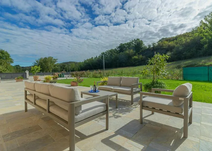 Family Friendly With Swimming Pool In Tuscany Montaione